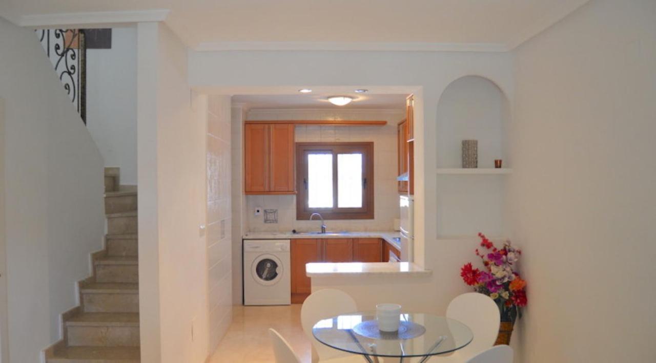 Villamartin, Lovely 2 Bed House, Short Walk To The Plaza. 奥里韦拉 外观 照片